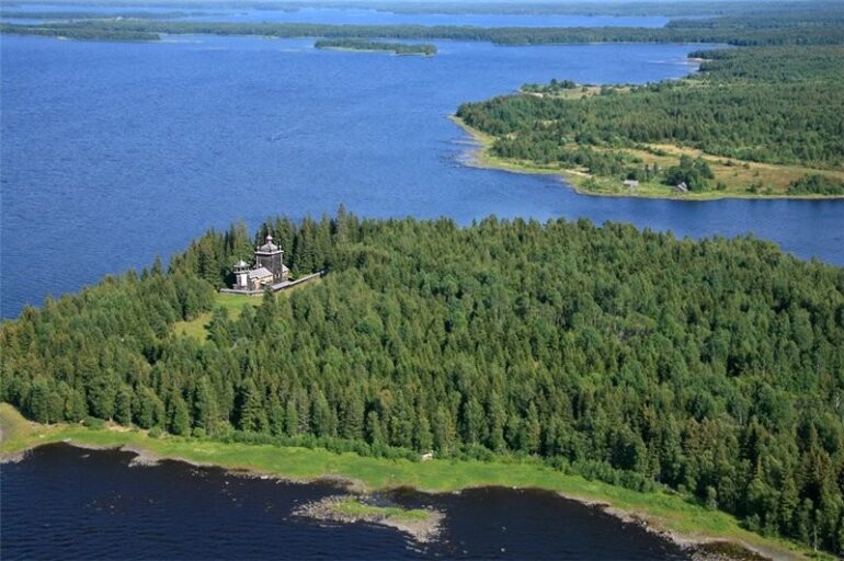 Vodlozero Lake Shore — 2