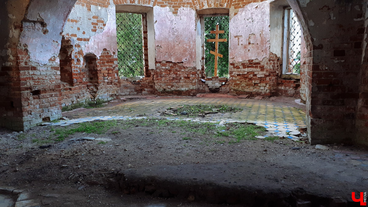 Abandoned Church in Khotenskoye — 2